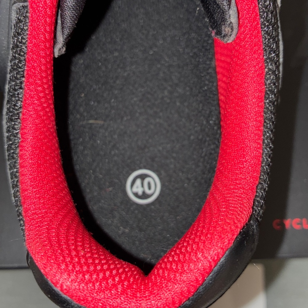 Peloton Cycling Shoes EU 40 Womens 9 / Mens 7 w/ Cleats,Tool Kit & Original Box - Picture 4 of 10